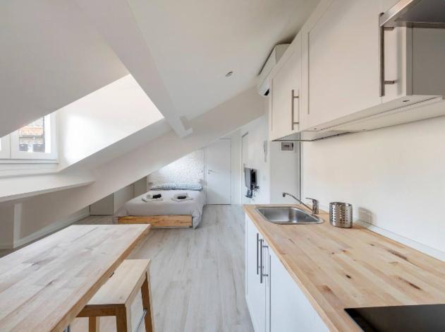 Sammartini Nice Attic Apartment Милано Екстериор снимка