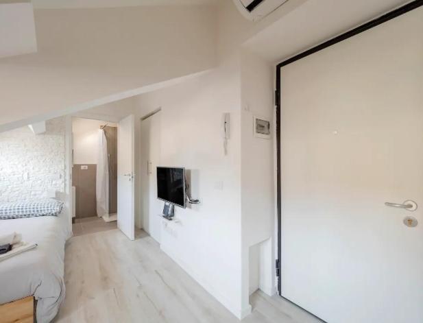 Sammartini Nice Attic Apartment Милано Екстериор снимка