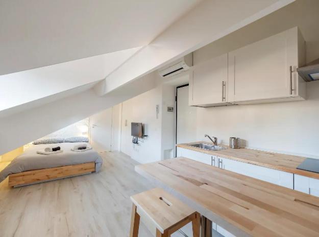 Sammartini Nice Attic Apartment Милано Екстериор снимка